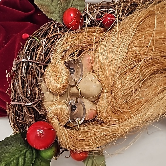 Santa Crescent Moon Shaped Wreath - Picture 2 of 4